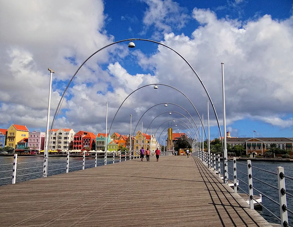 库拉索 · Queen Emma Bridge