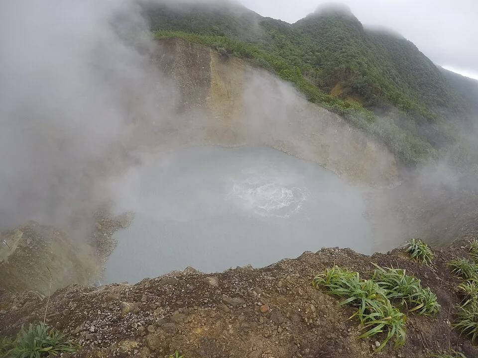 多米尼克 · Boiling Lake