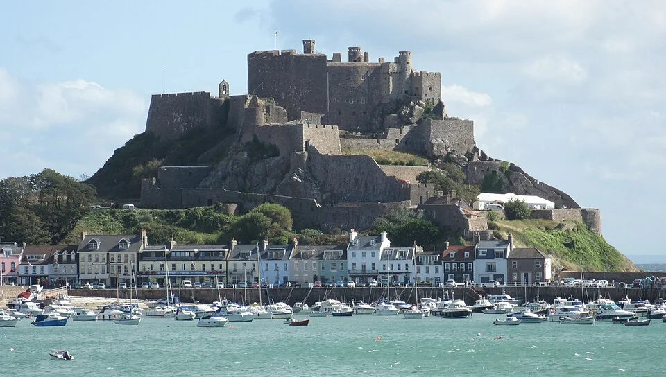 泽西岛 · Mont Orgueil